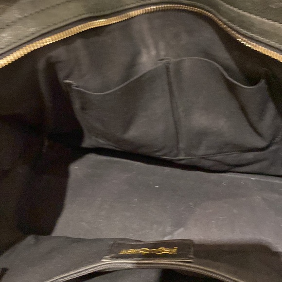 Yves Saint Laurent - Picture 8 of 8